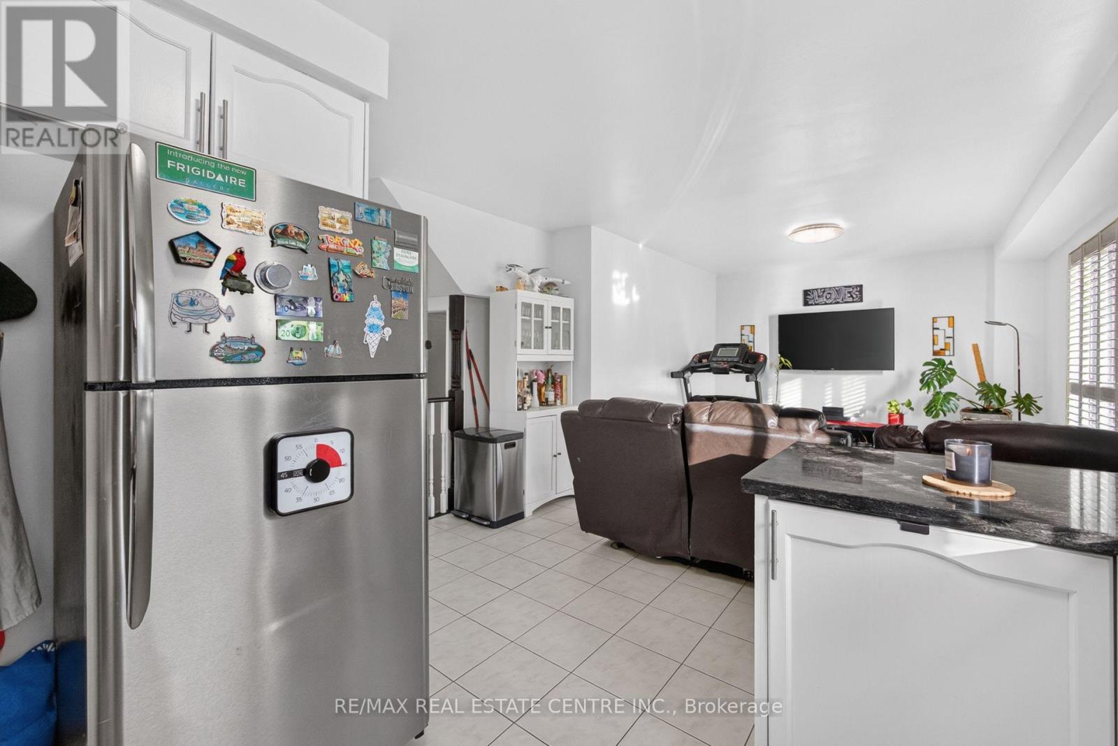 8 FLATLANDS WAY - 12
