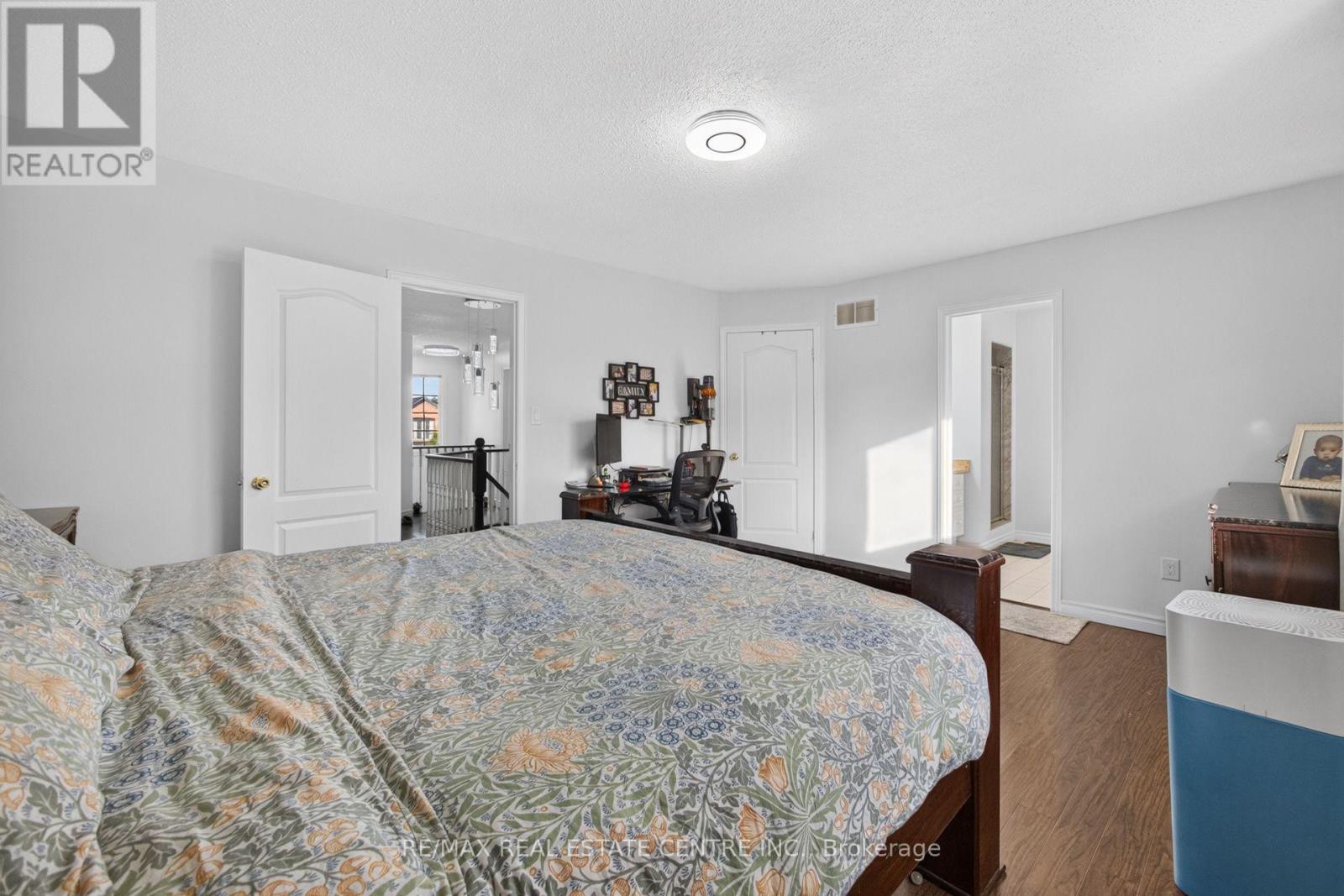 8 FLATLANDS WAY - 18