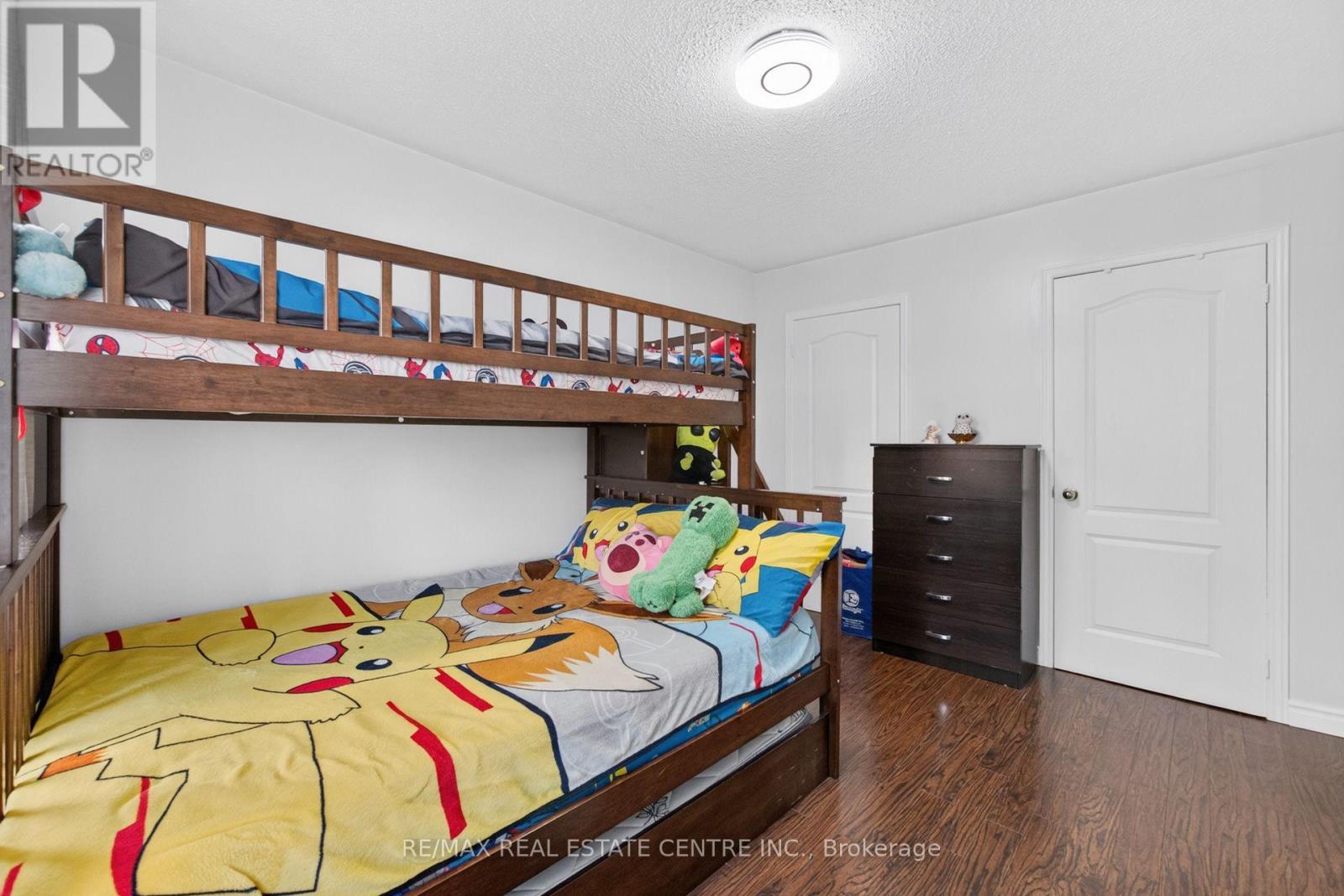 8 FLATLANDS WAY - 23