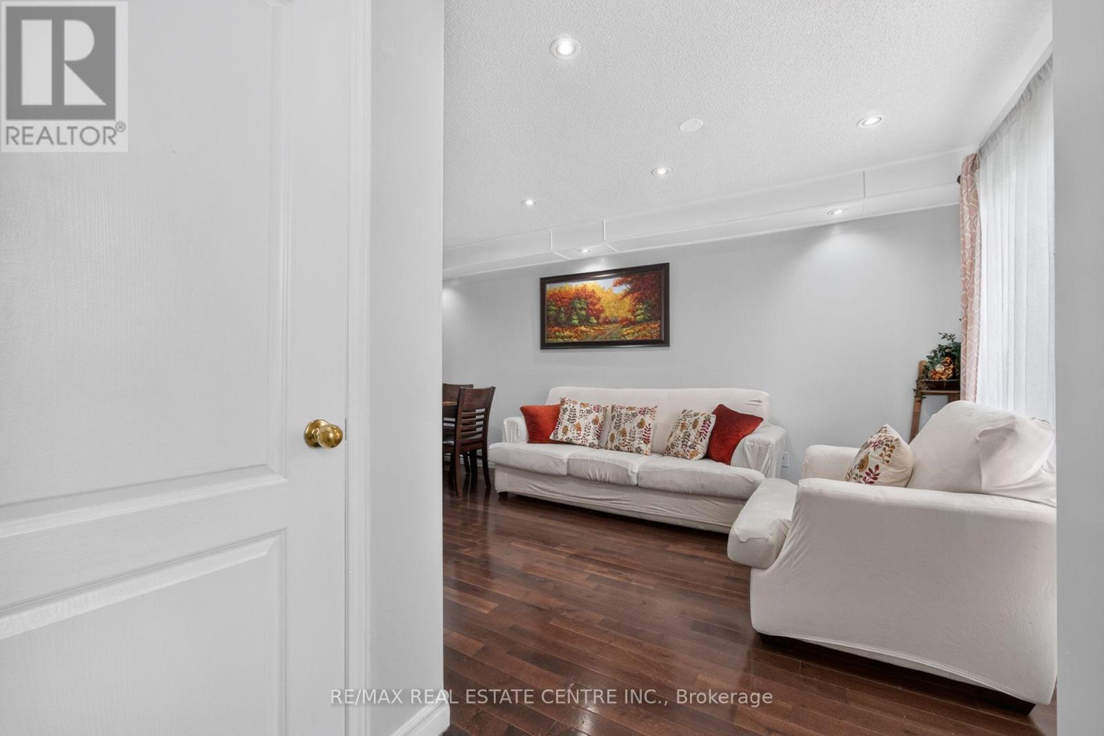 8 FLATLANDS WAY - Image 4