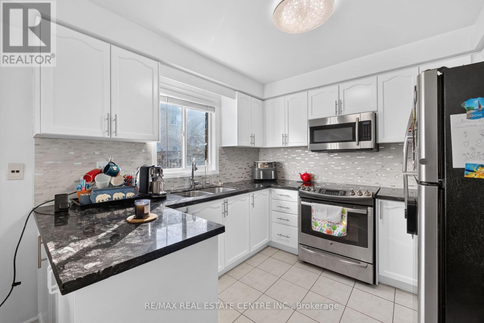8 FLATLANDS WAY - 9
