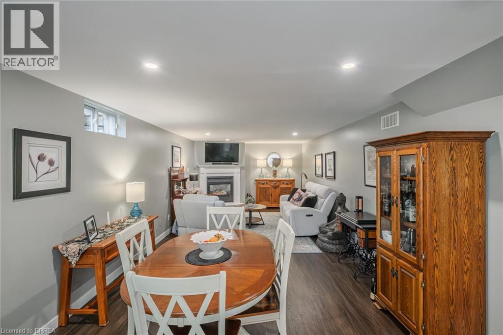 39 RUSSELL Crescent - 43