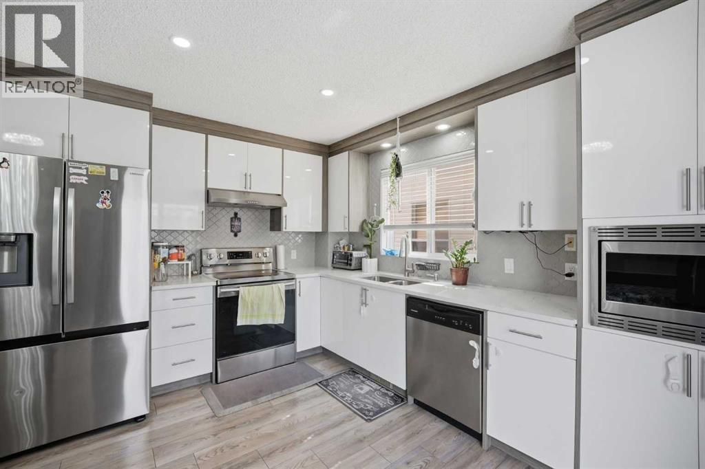 9 Martindale Crescent NE - 17