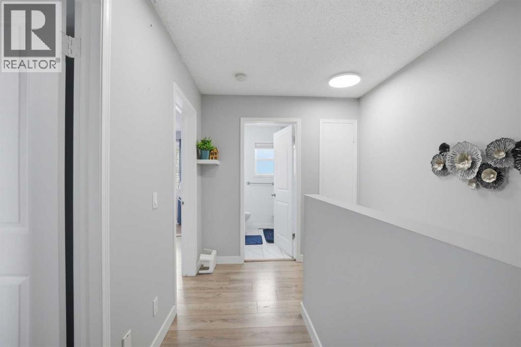 9 Martindale Crescent NE - 24