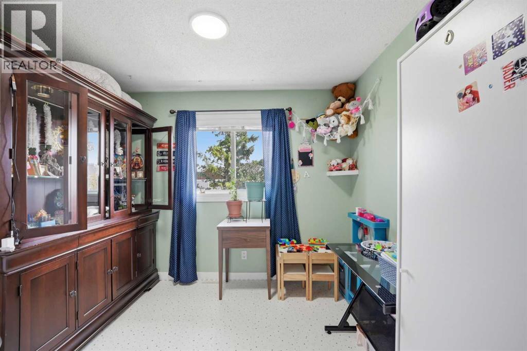 9 Martindale Crescent NE - 25