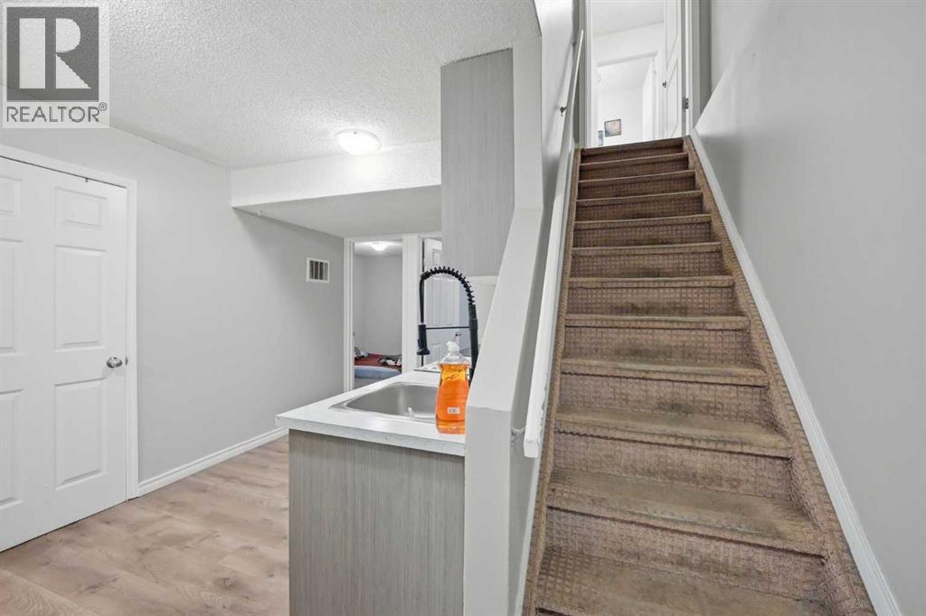 9 Martindale Crescent NE - 33