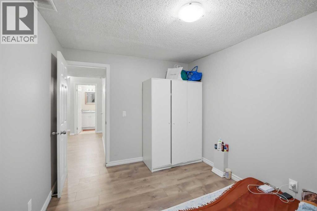 9 Martindale Crescent NE - 38