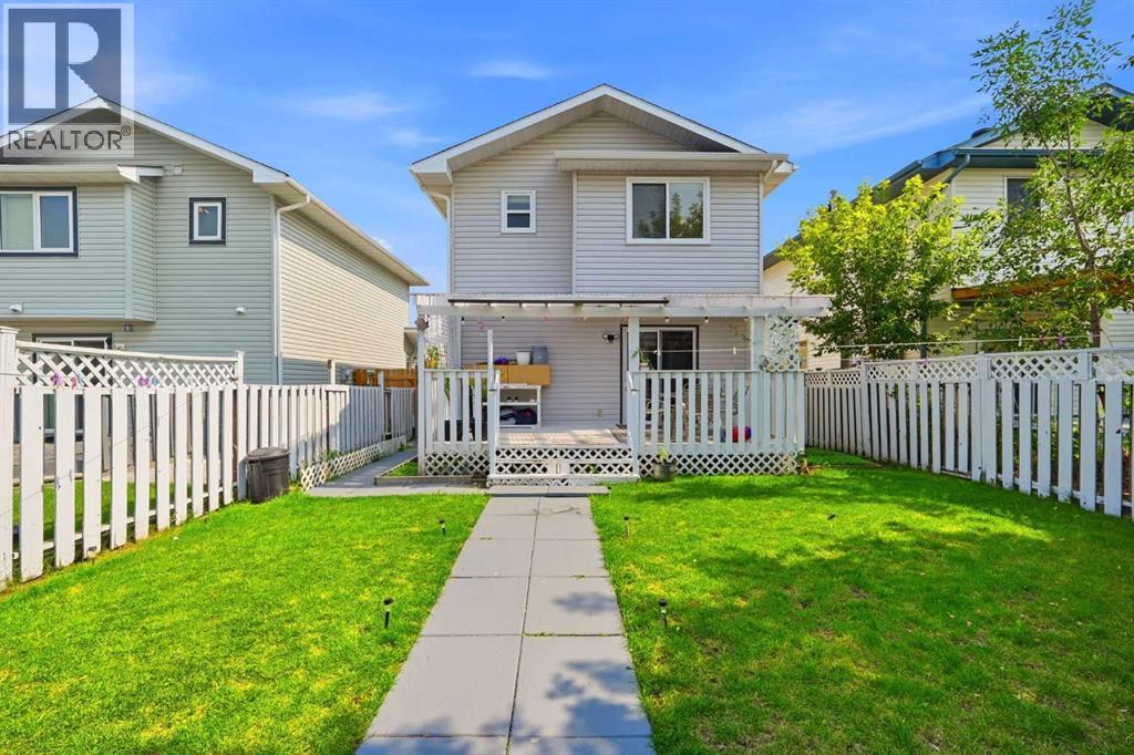 9 Martindale Crescent NE - 43