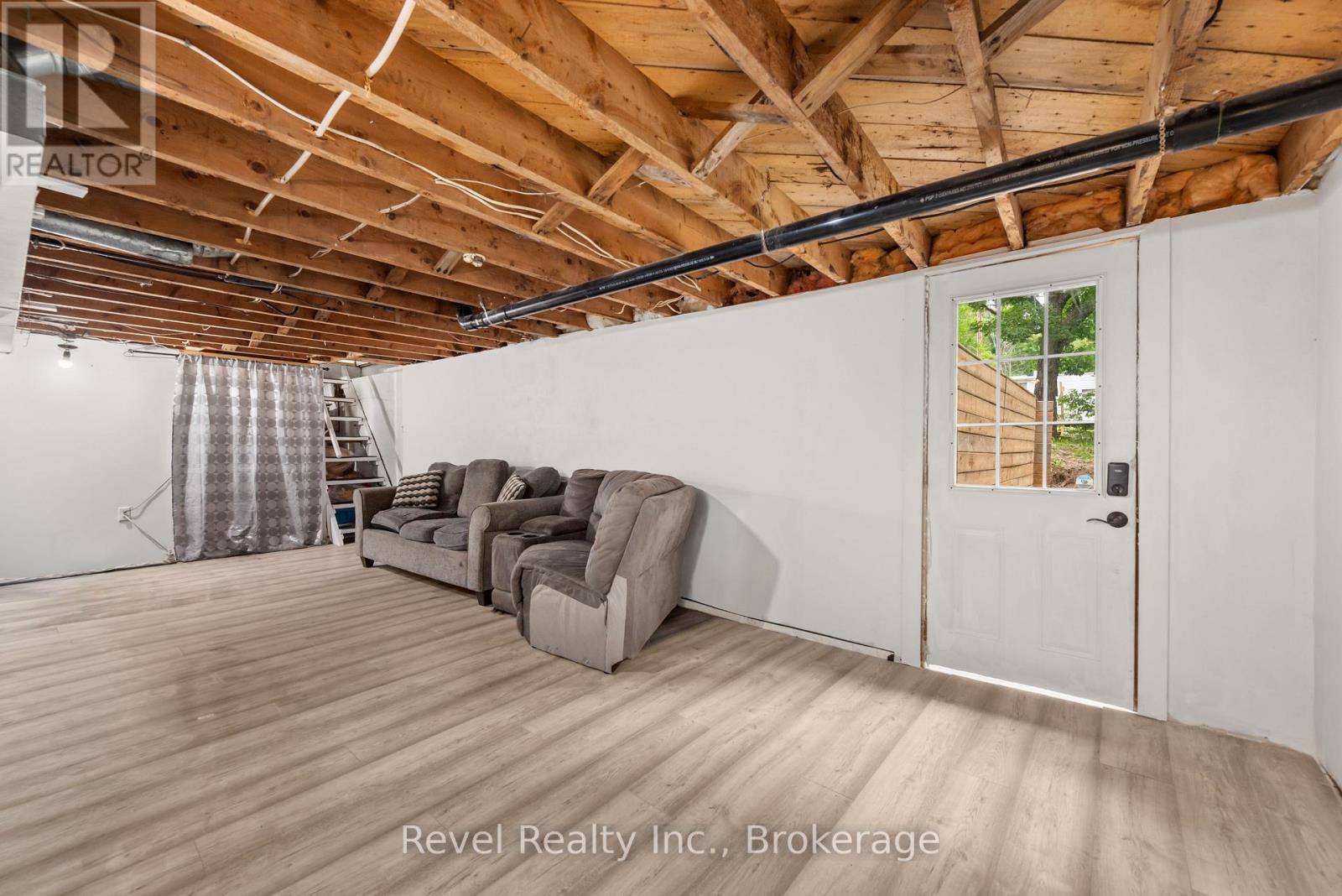 4 GYPSY POINT ROAD - Image 32