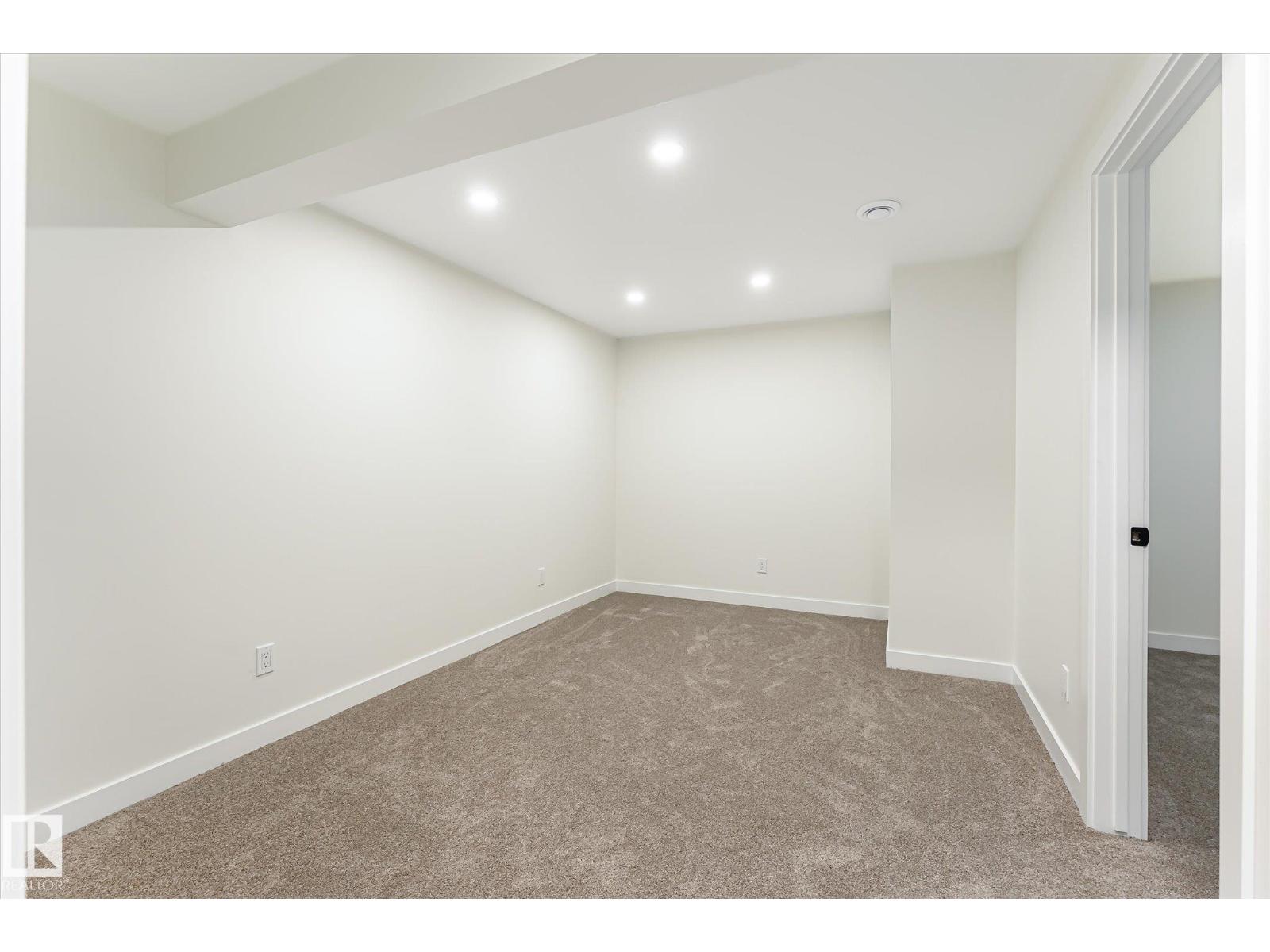 18307 66 AV NW - 32
