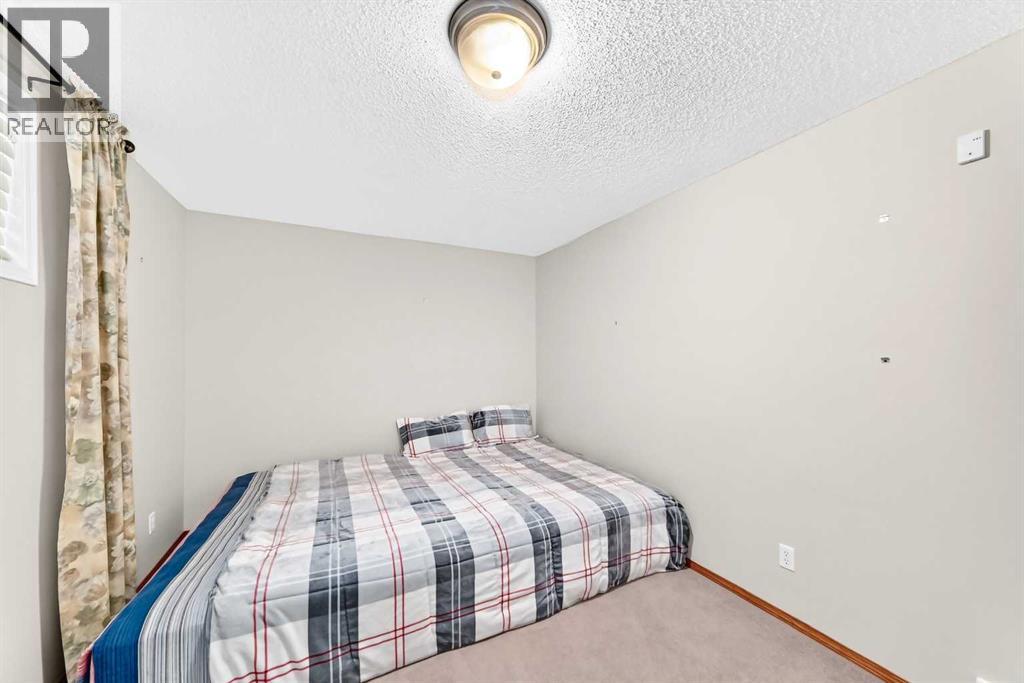 144 Cougarstone Common SW - 38