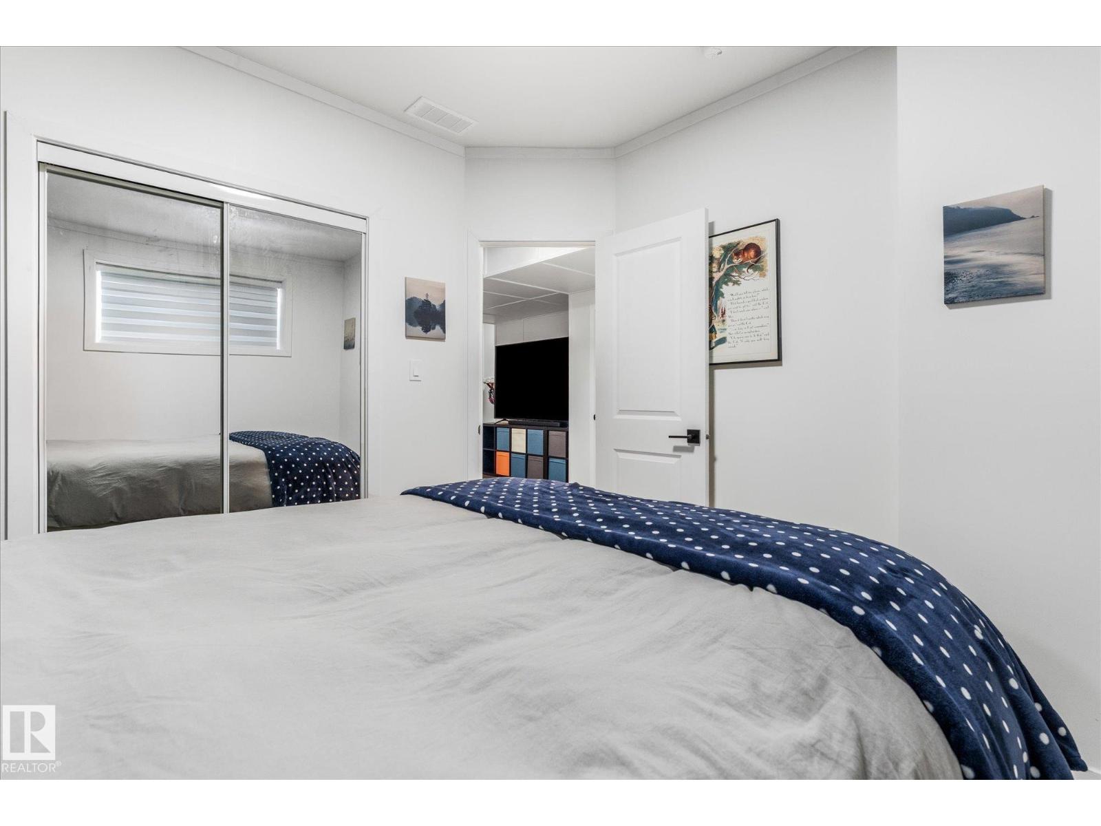 9 DILLINGHAM - Image 33