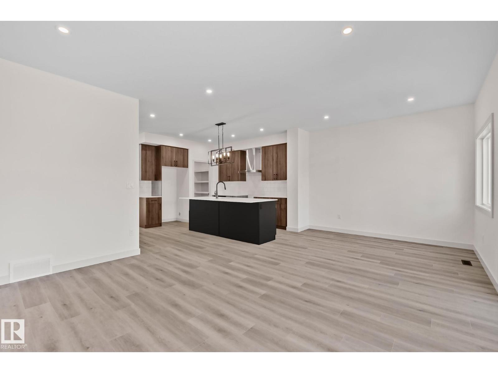 144 Royal Street - 10