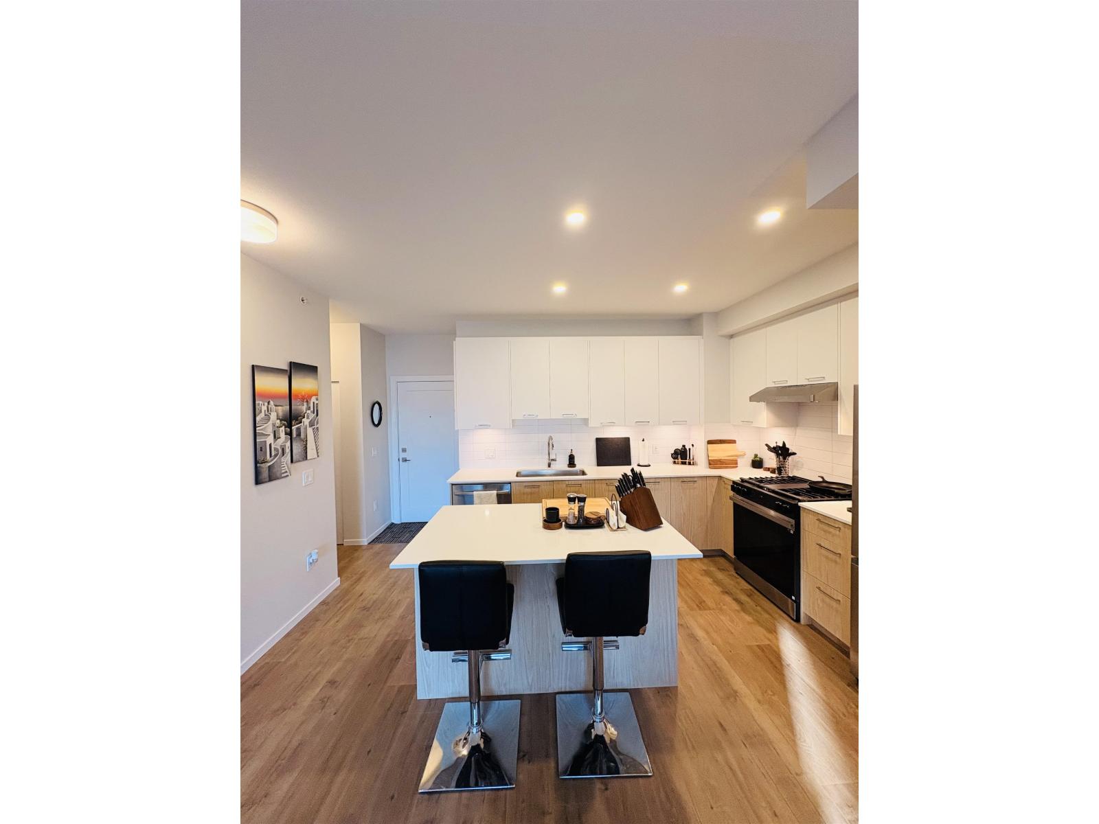 5th floor 3319 148 STREET, Surrey