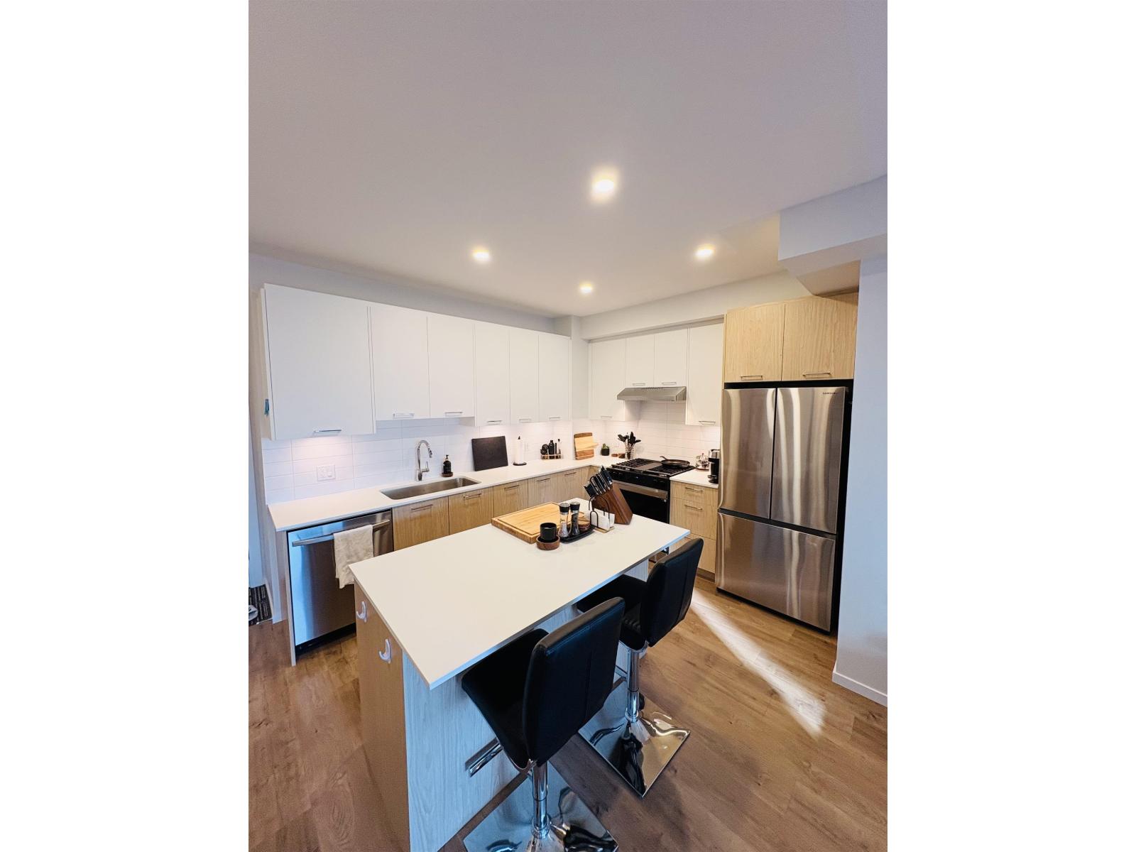 5th floor 3319 148 STREET, Surrey