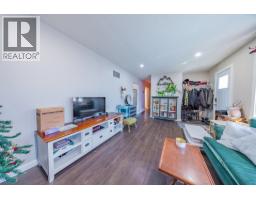 9708 104 Avenue, Fort St  John, BC V1J2K2 Photo 8
