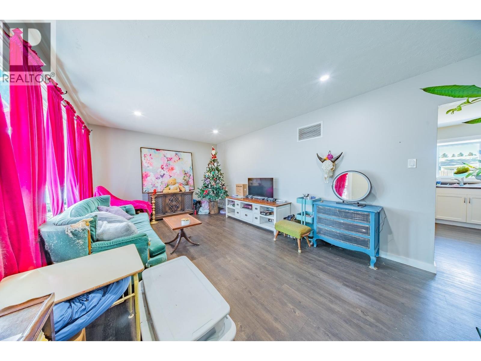 9708 104 AVENUE - 7
