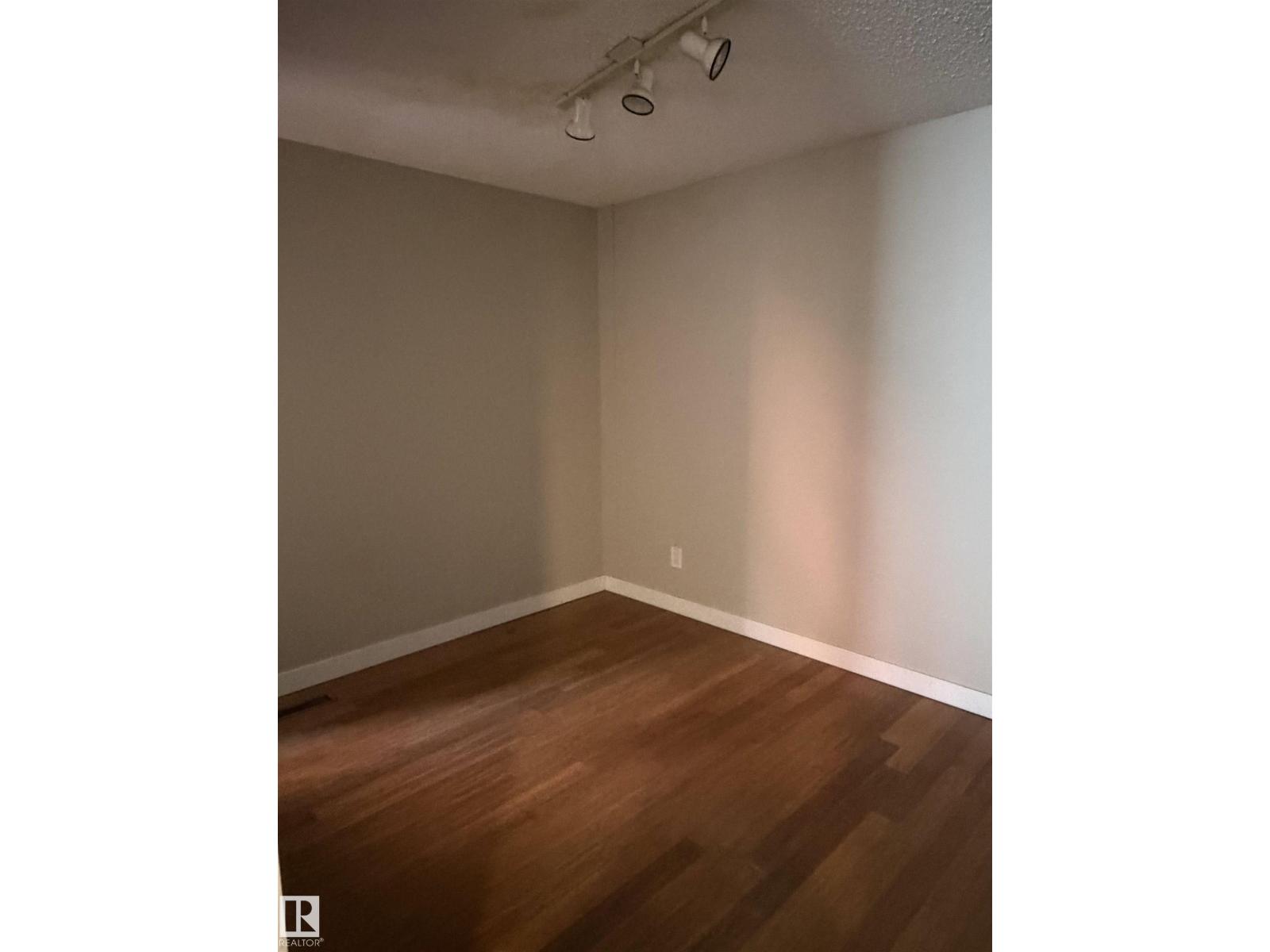 10344A 121 ST NW - 8