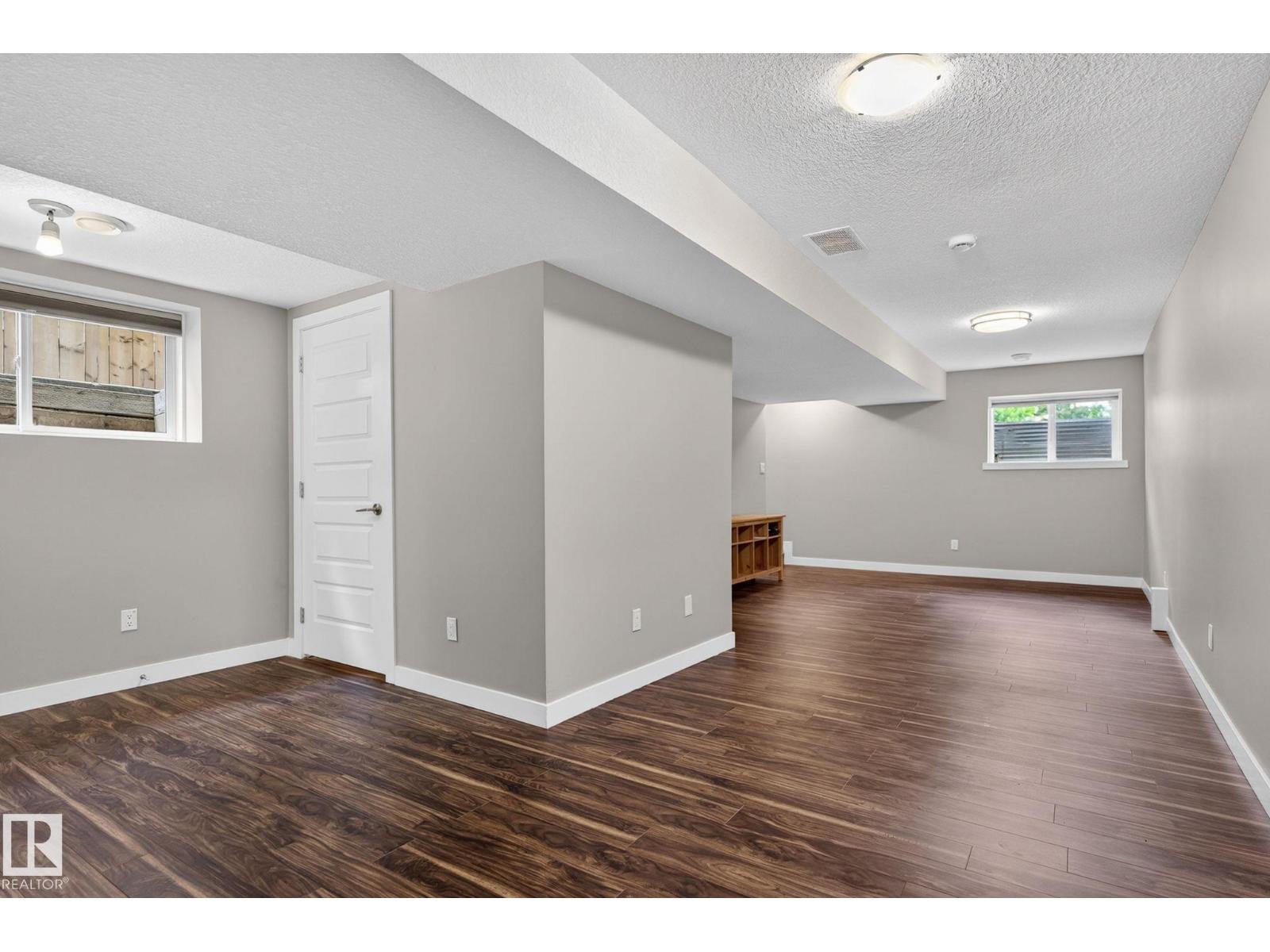 8506 80 AV NW - 32