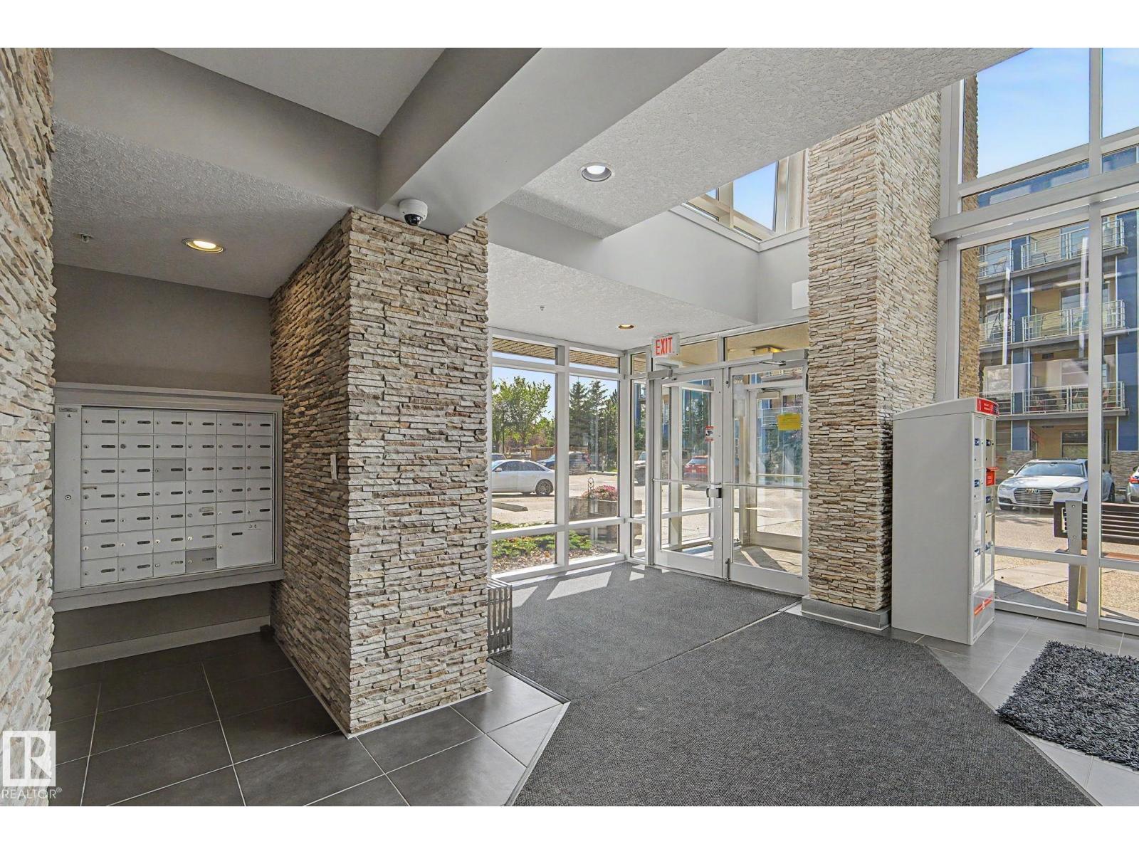 #301 2588 ANDERSON WY NW - 39