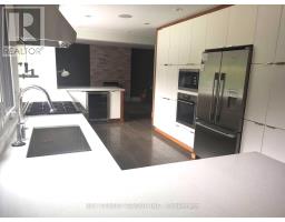 24 Avondale Crescent, Markham, ON L3P2K1 Photo 12