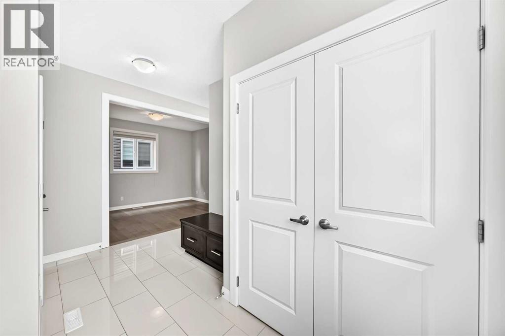 27 Redstone Heights NE - Image 34