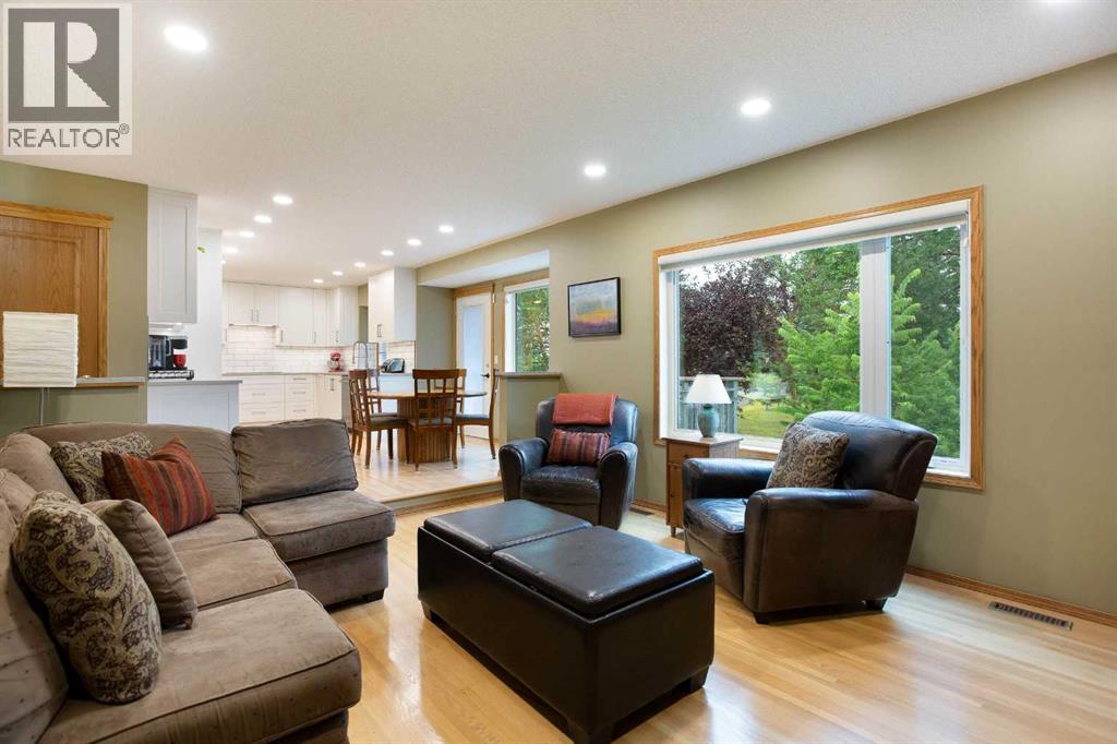 337 Sandringham Court NW - Image 15