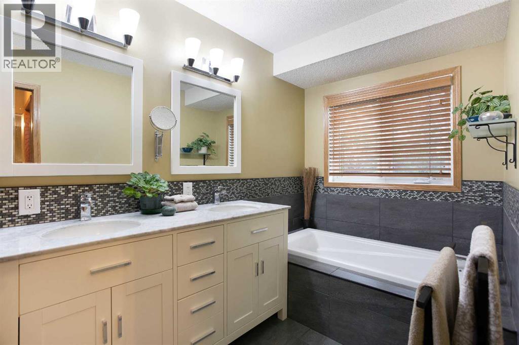 337 Sandringham Court NW - Image 24