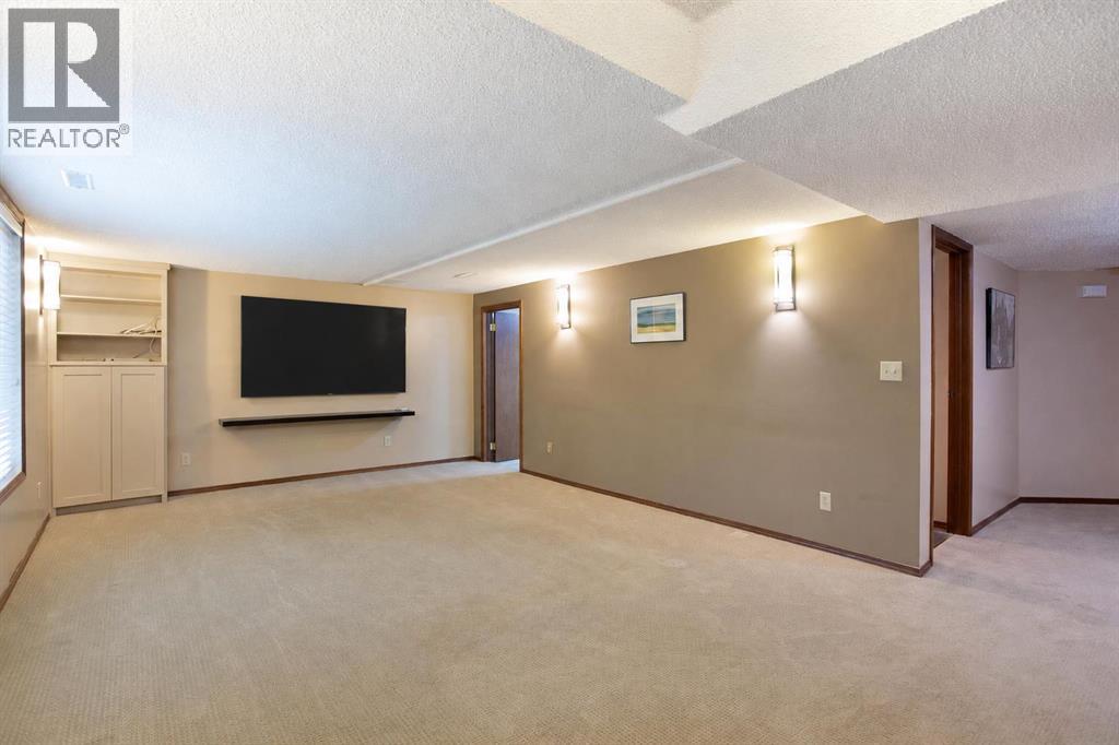 337 Sandringham Court NW - Image 30