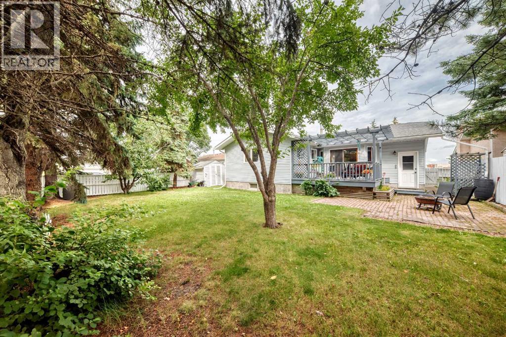 Listing photo – 5812 60 Street, Ponoka