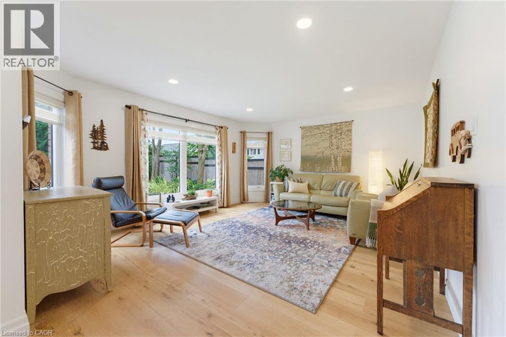25 BLUEWATER Drive - Image 11