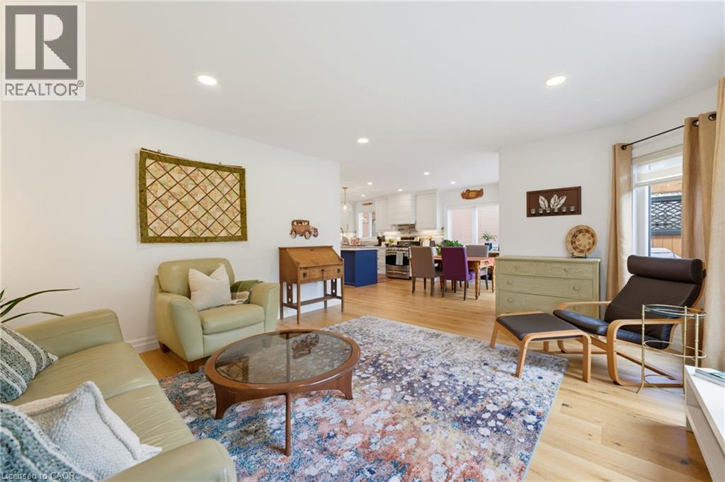 25 BLUEWATER Drive - Image 12