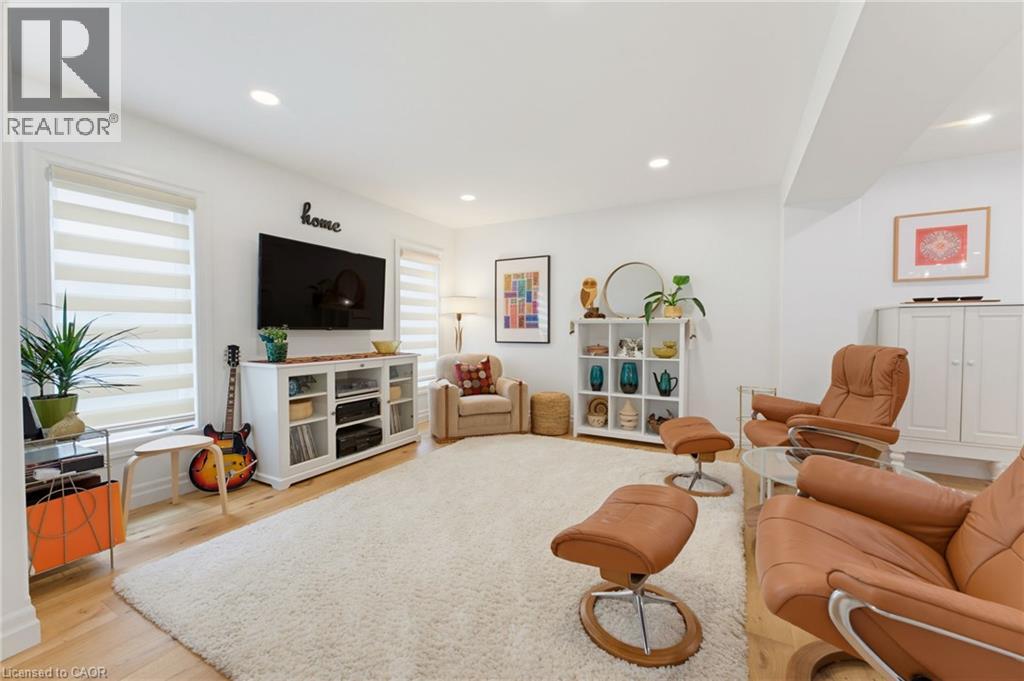 25 BLUEWATER Drive - Image 14