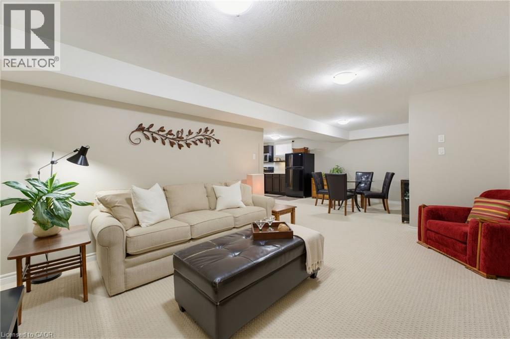 25 BLUEWATER Drive - Image 32