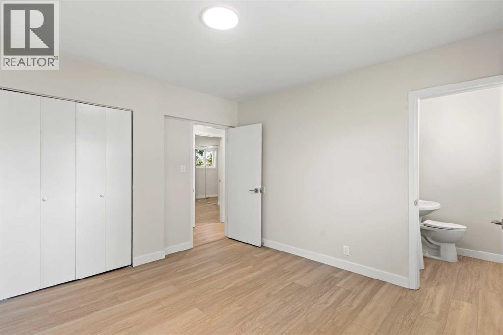 1527 52 Street SE - 18