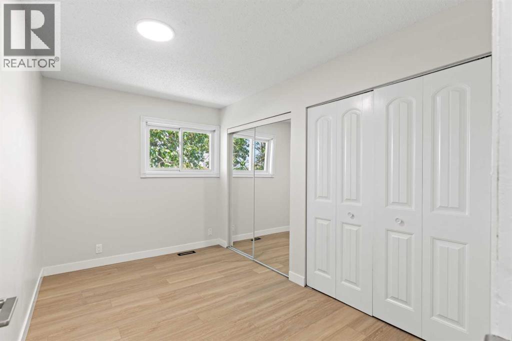 1527 52 Street SE - 14