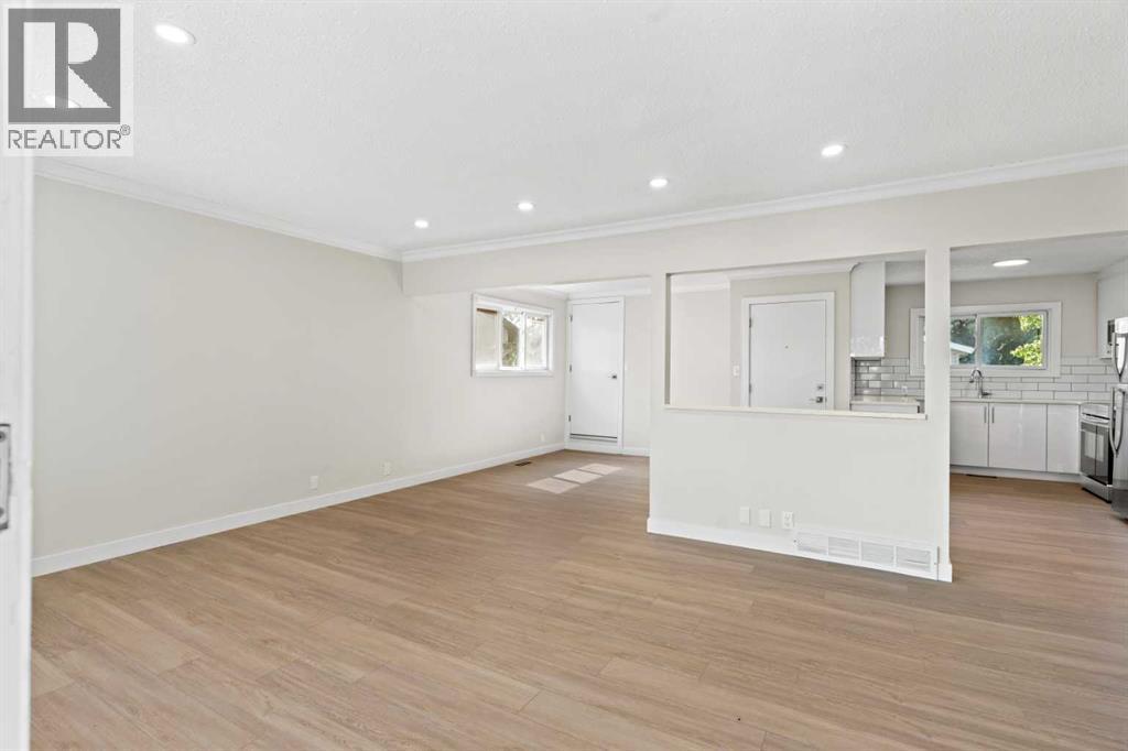 1527 52 Street SE - 4
