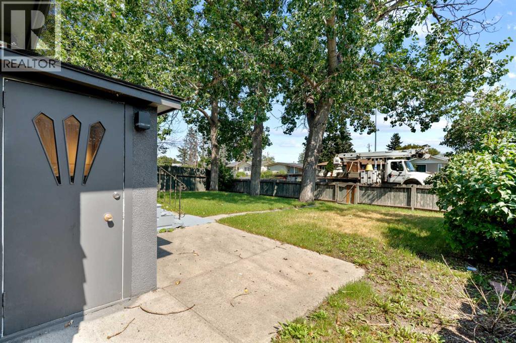 1527 52 Street SE - Image 32