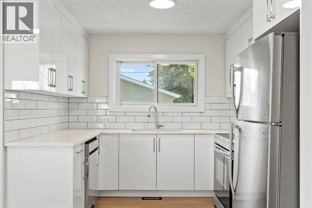 1527 52 Street SE - 11