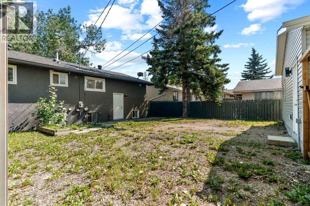 1527 52 Street SE - 33