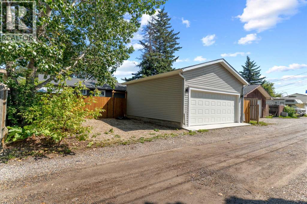 1527 52 Street SE - Image 35