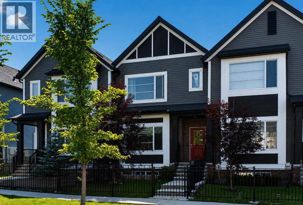 1079 Lanark Boulevard SE - 2