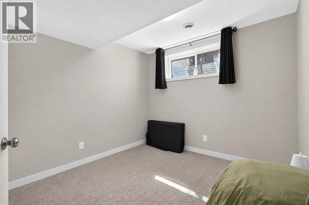 1079 Lanark Boulevard SE - 32