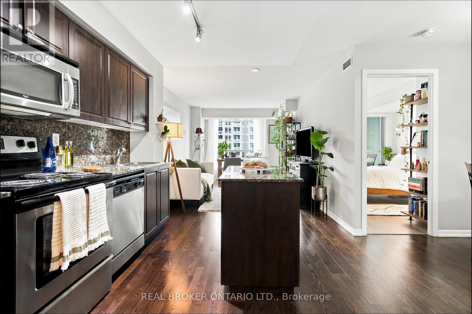#1312 215 FORT YORK BOULEVARD - Image 11
