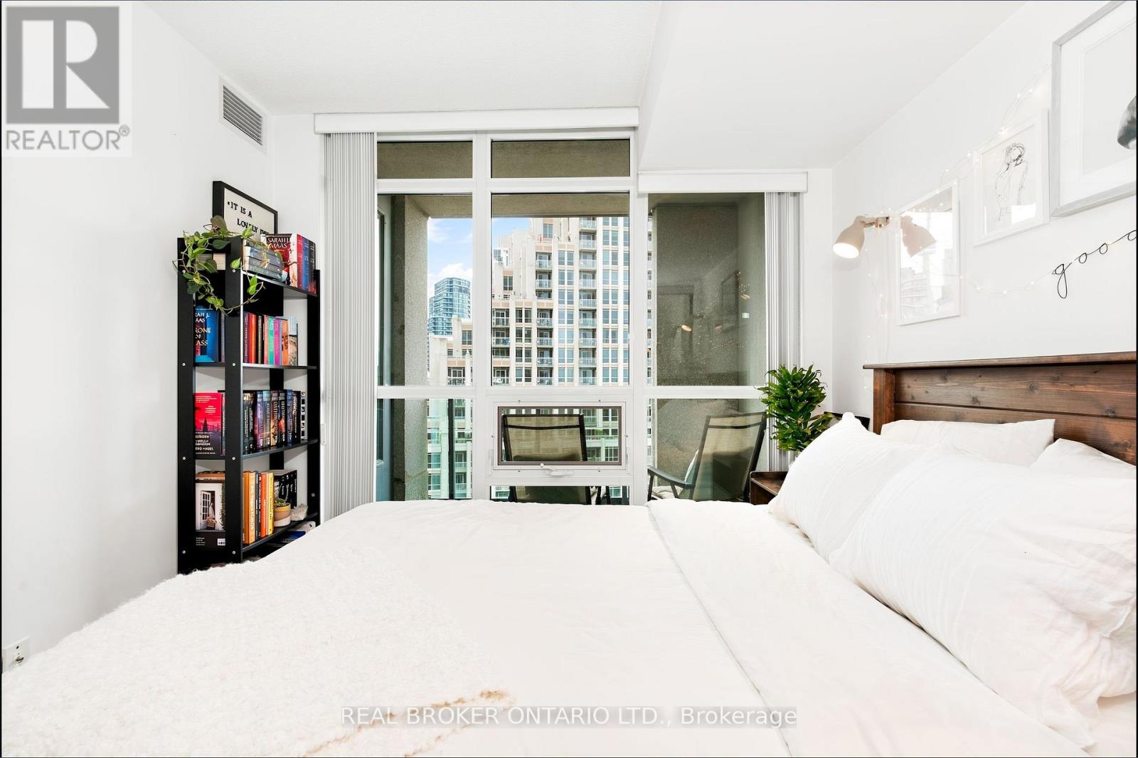 #1312 215 FORT YORK BOULEVARD - Image 21
