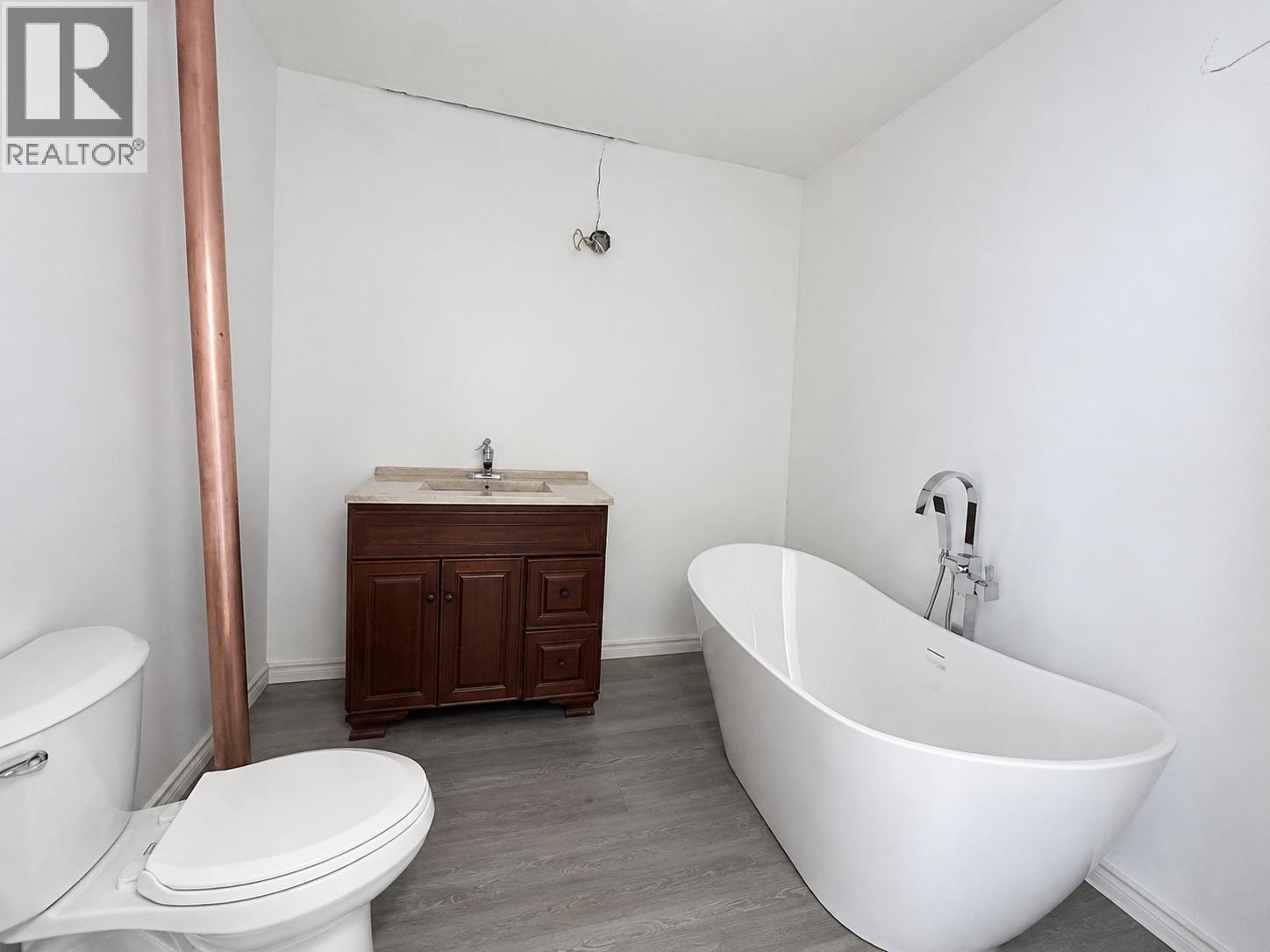 Photo 8 of 15 — 2146 MCLAREN ROAD · Prince George, BC