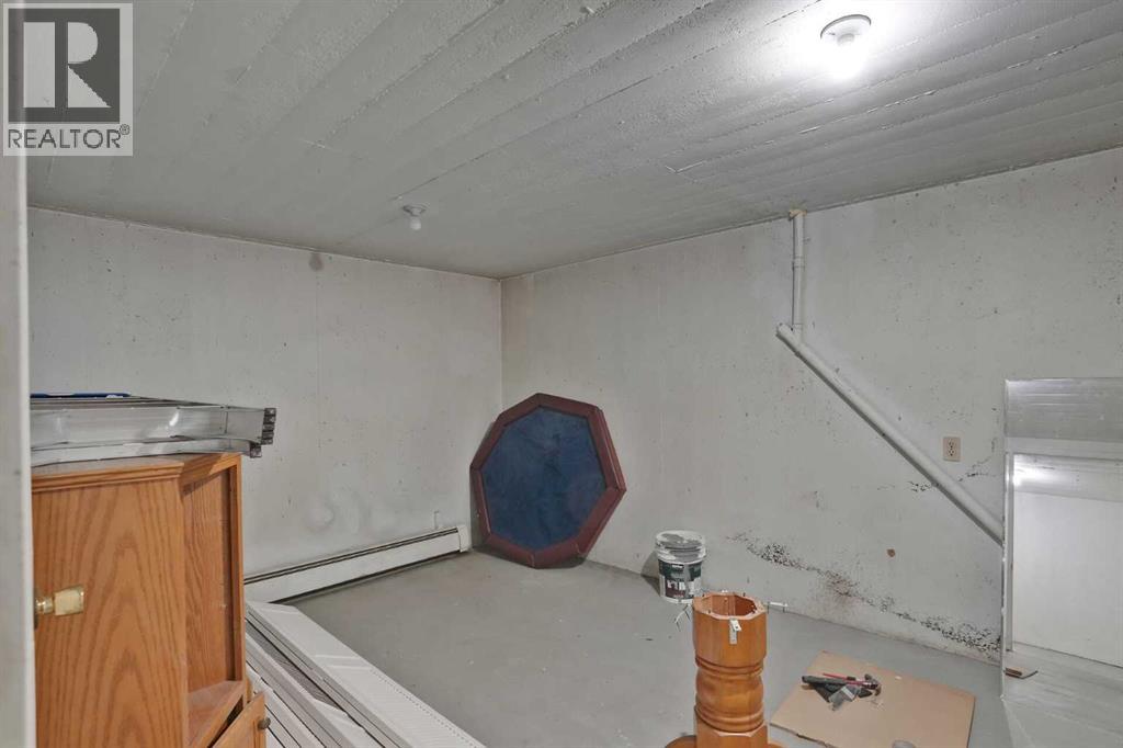 5009 41 Street Close - Image 41