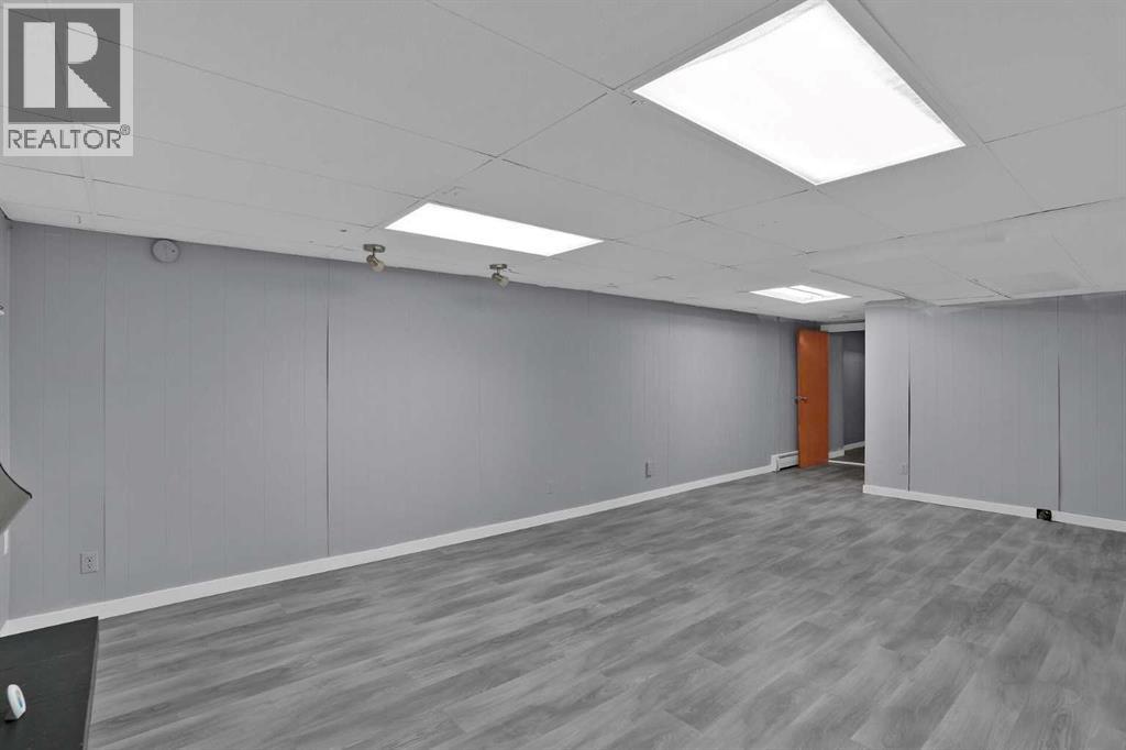 5009 41 Street Close - Image 36
