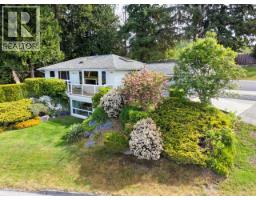 5pc Ensuite bath - 4092 Westview Ave, Powell River, BC  Photo 6