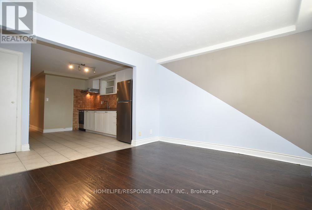 #1 42 EMERALD Crescent, Toronto (New Toronto), Ontario, M8V2B6, Toronto (New Toronto), Ontario — photo 5 of 5